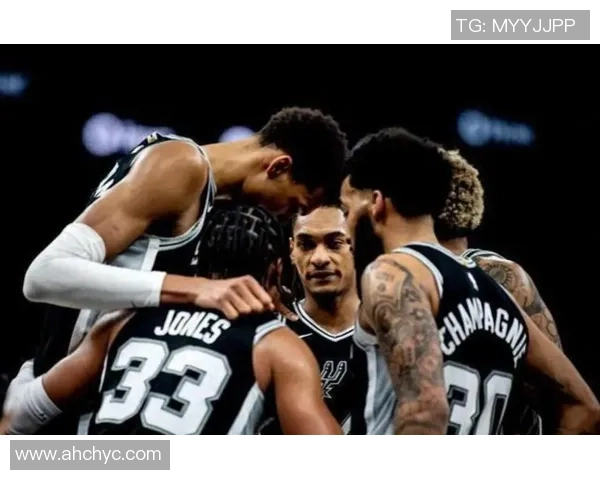 马刺与灰熊季后赛第六场激战回顾关键时刻的精彩瞬间与战术分析